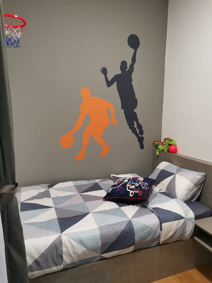 Enkelsäng / barnrum @ Huvudsvit med Mini NBA basketmatch