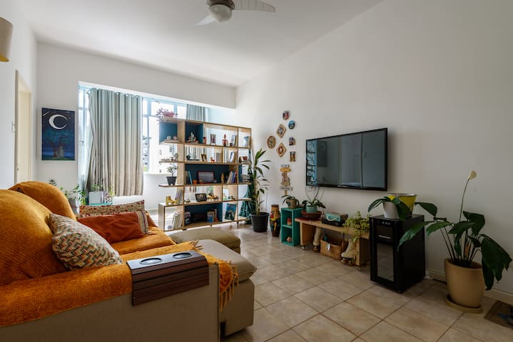 Apto Ano Novo na quadra do metrô3km de Copacabana