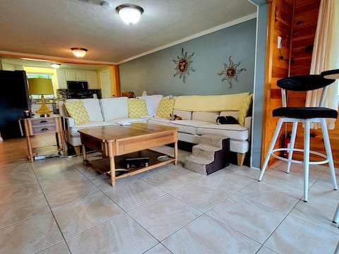 Popular Airbnb listing: Sarasota home beautiful! Nestled on Bermuda Brook in Southgate