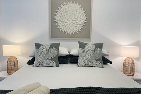Broadbeach Ideal Location 1302