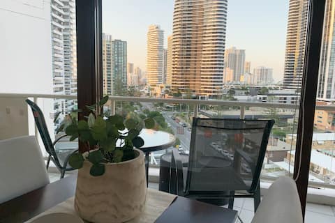 Broadbeach Ideal Location 1011