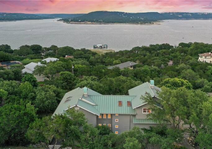 Luxury Lake Travis Retreat gallery image 2