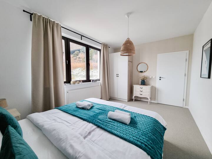 卧室4.单人床可合并成双人床。