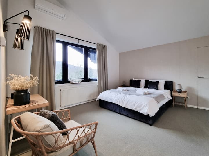 卧室6.单人床可合并成双人床。