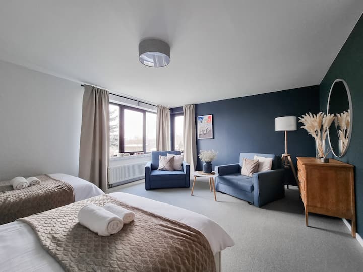 卧室2.大号单人床。 