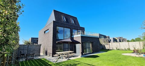 Successful Airbnb property: Luxury family home in Ypres. in Ieper