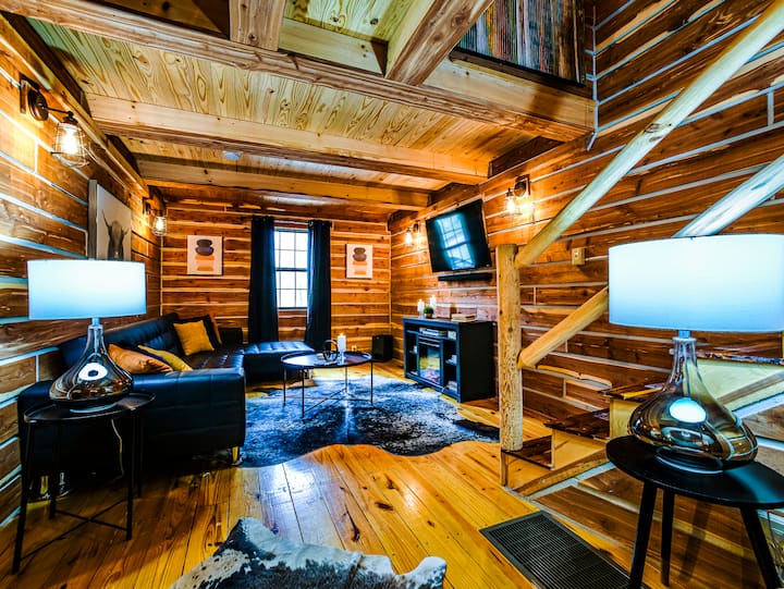 Huge Cabin Near Mammoth Cave
Nolin Lake Sleeps 16 - Nolin Lake State Park