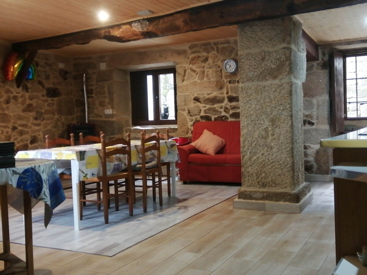 Anuncio de Airbnb popular: Casiña vella. en Ourense