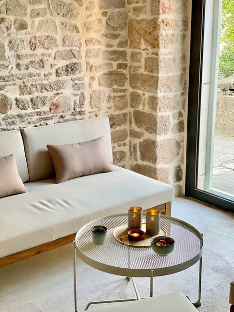 Top Airbnb: Villa Kapela - 100m from sea in Zlarin