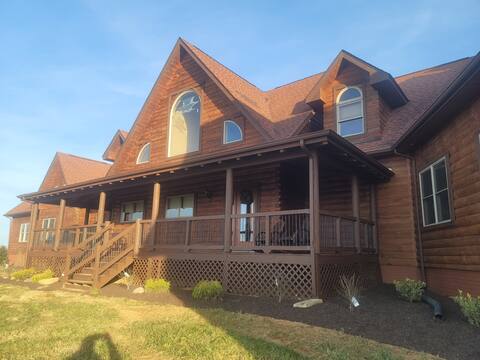 Almost Heaven spacious retreat 15000sf hot tub
