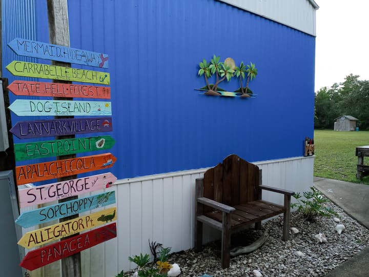 Mermaid's Hideaway Houses for Rent in Carrabelle, Florida, United