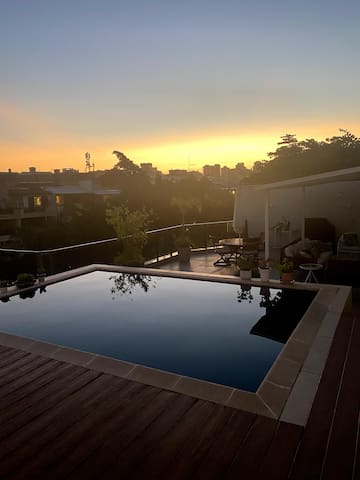 Luxury Penthouse overlooking Jardim Oceanico