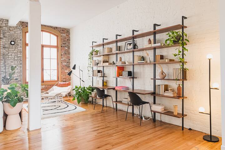 Stunning 3BR Old Port Loft, with private terrace. gallery image 4