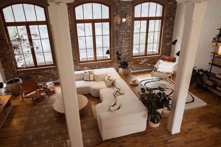 Stunning 3BR Old Port Loft, with private terrace. gallery image 3
