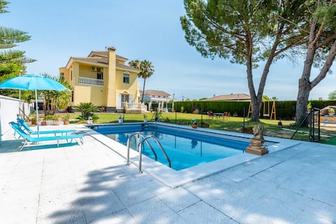 Star's House Seville. With pool, 10 minutes from Seville