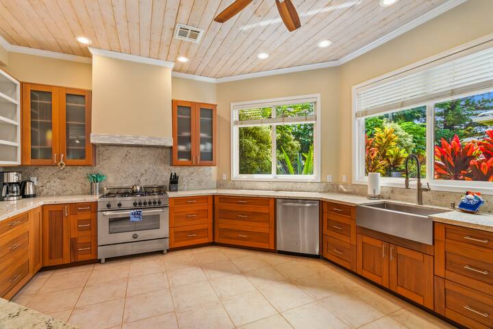 Amazing Ocean View 4 bedroom/4.5 baths with AC gallery image 4