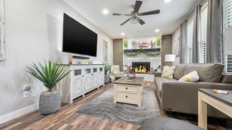 Hill Manor | Stylish 6BR Family Retreat