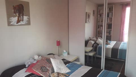 Bright & cozy apartment only 15min away from Paris