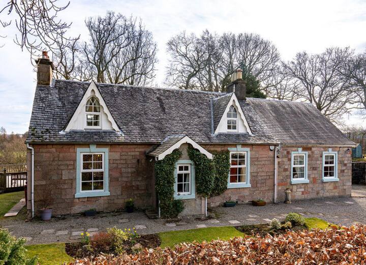 Beautiful Loch Lomond cottage 30 mins from Glasgow Cottages for Rent