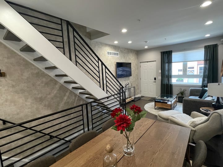 4 Br-3 Bth/roof Deck/9 Blks Centercity/7 To Subwy - Philadelphia, PA