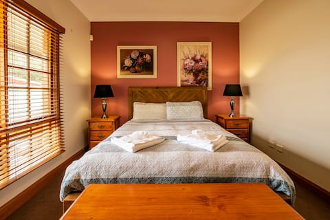 "Nuallen House"                Glen Innes