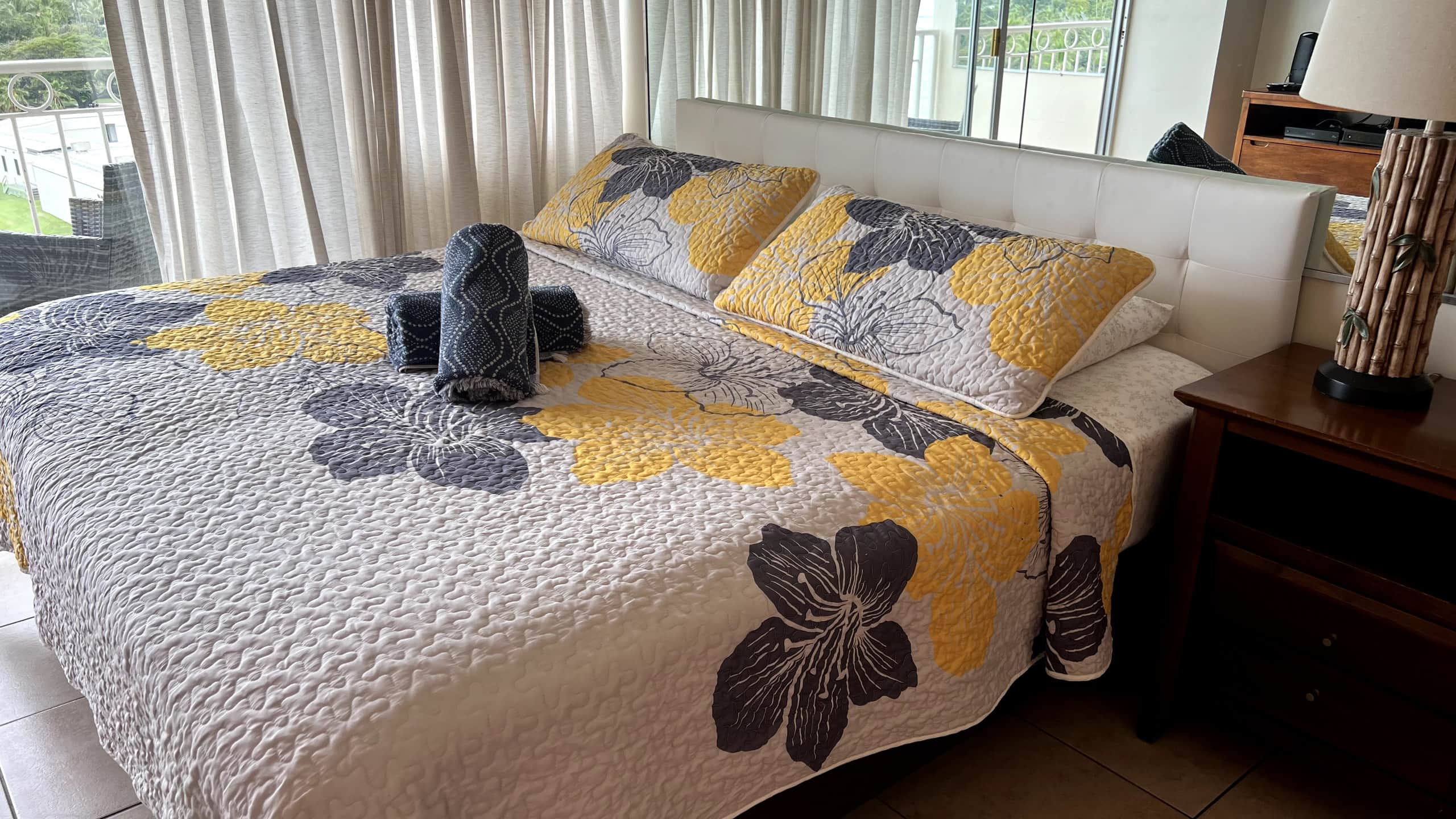 Condo in Honolulu · ★4.91 · Studio · 1 private bath - Image 2