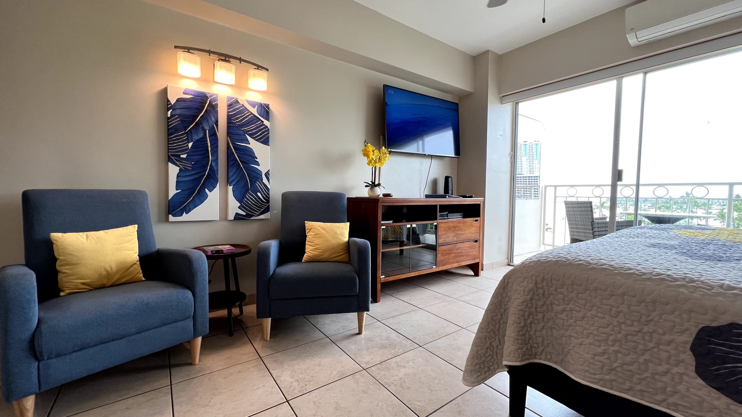 Condo in Honolulu · ★4.91 · Studio · 1 private bath - Image 1