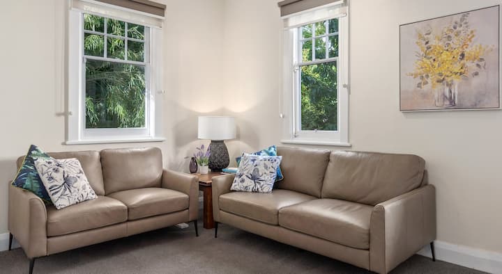 'Cherry Cottage', Heritage Stay Minutes From City - Hobart