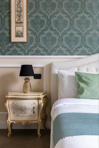 Renaissance Luxury Experience☆ UNIQUE view! gallery image 3