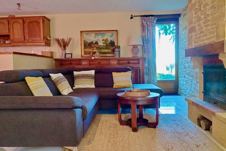 Მისაღები ოთახი გასაშლელი დივნით