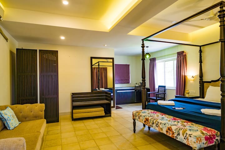 8 BHK Luxury Villa With Private Pool – Candolim