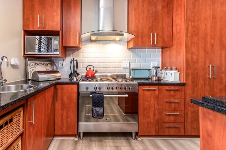 Private Estate, 3 Bedroom-Pool-Entire House gallery image 3