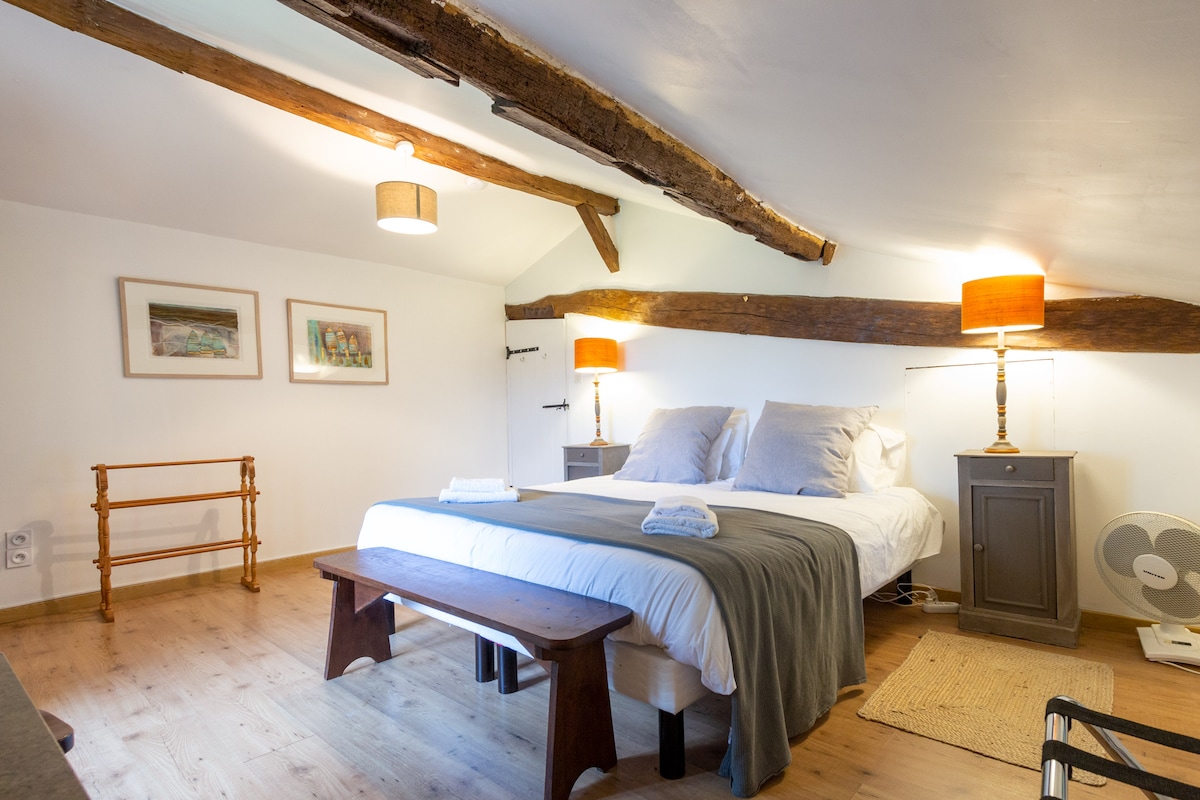 Спална соба 1 Сончоглед (западно крило). 180 x 200 см.