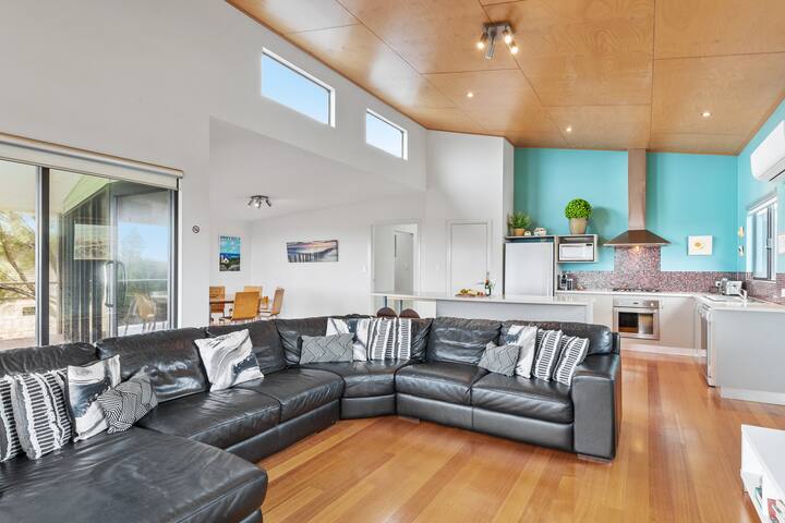 Spacious Family Beach House in Exclusive Location gallery image 2