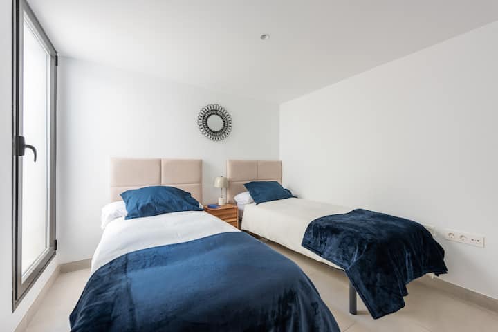 Habitación de invitados 3 (sótano)

Esta habitación no cuenta con baño al mismo nivel.