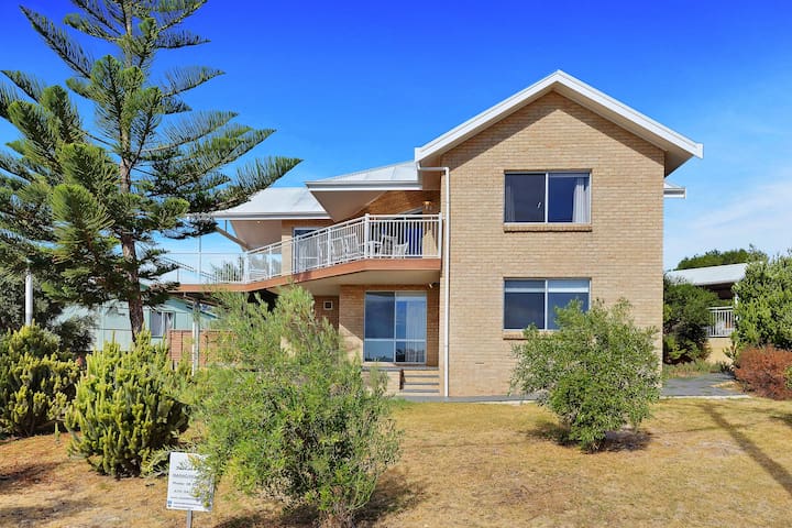 Stylish Beach-side Haven, Steps from the Beach!