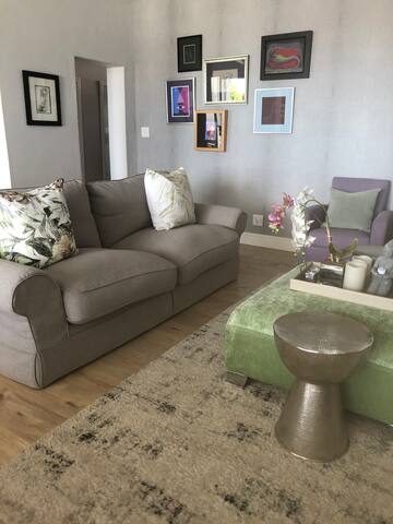 Breathtaking views of ocean & mountains gallery image 4