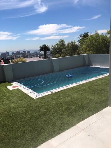 Breathtaking views of ocean & mountains gallery image 3