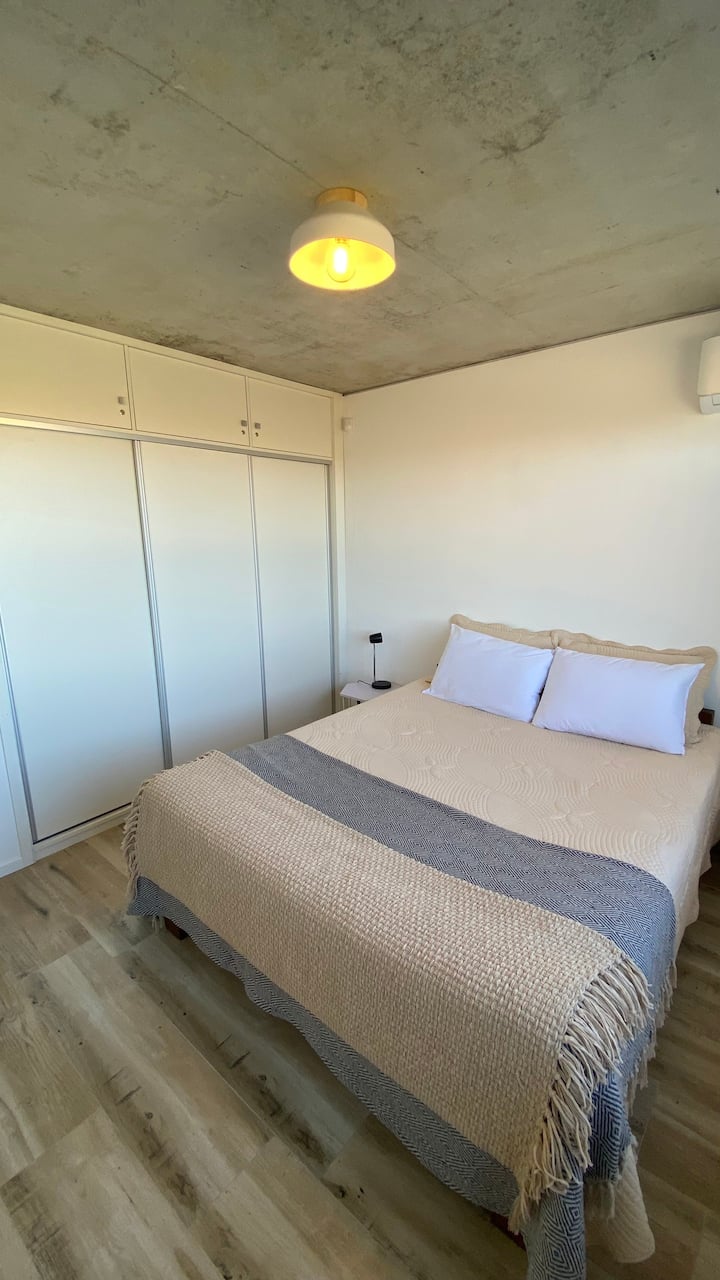 غرفة النوم الثانية (سرير بحجم كوين)