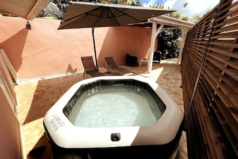 Suite & Private Jacuzzi • Near CHU & Airport