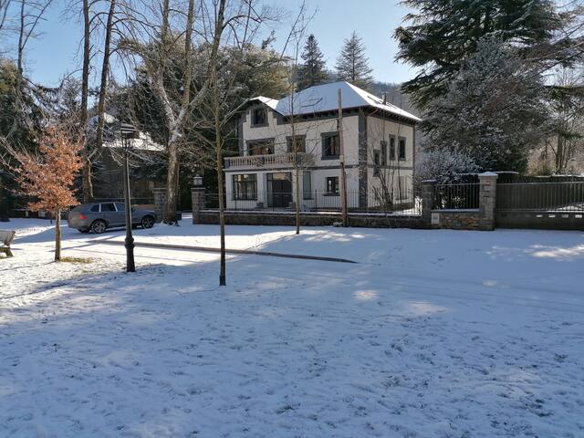 Maristany, una estupenda casa en un entorno único. gallery image 3