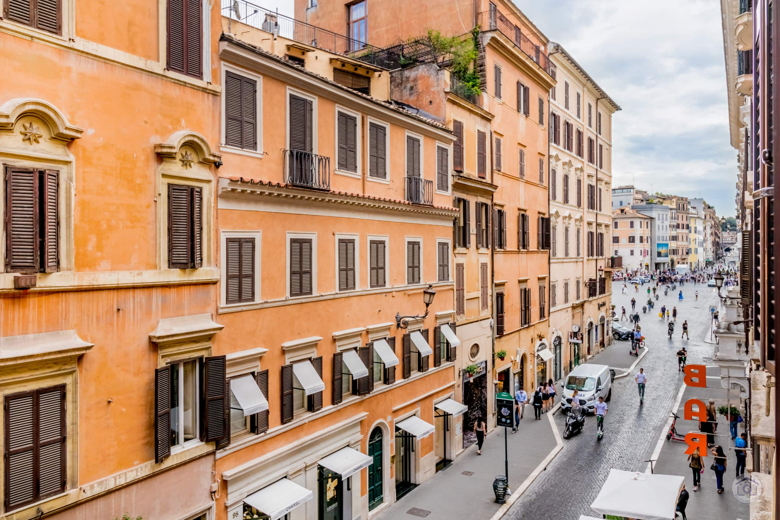 View of the historic building entrance with elevator on Via del Babuino