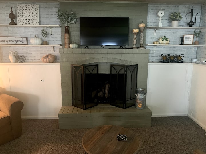 Cozy Guest Suite with Fireplace & Private Entrance
