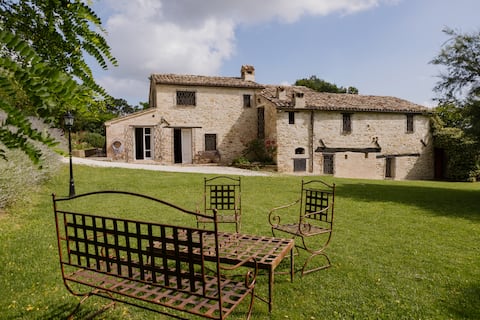 Countryhouse with panoramic swimming pool