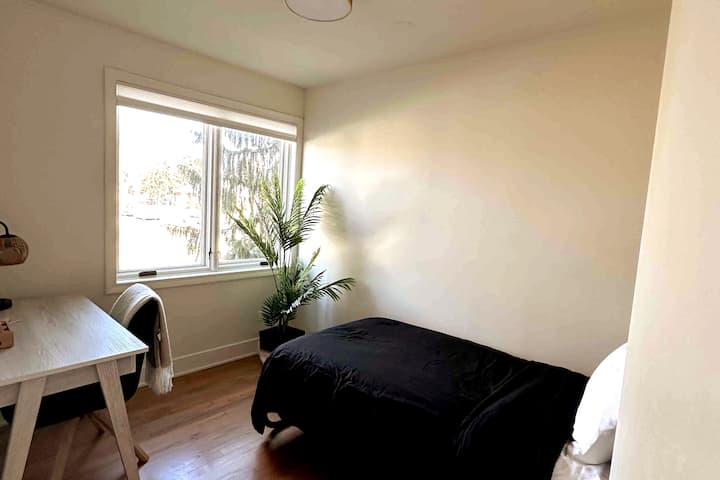Bedroom #3 with work desk and single bed. 