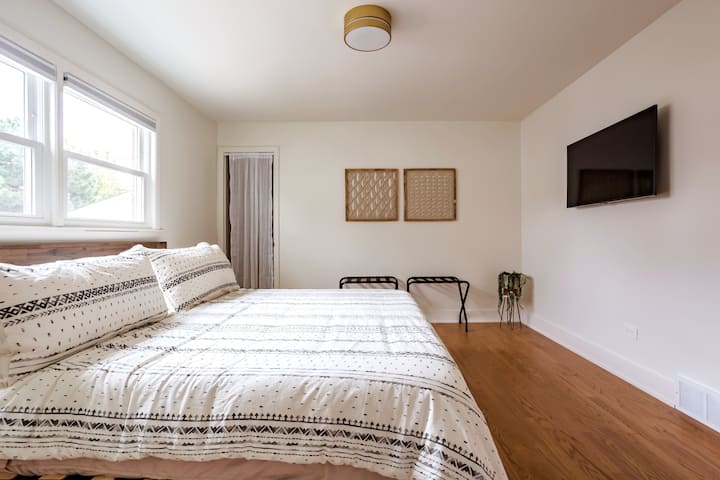 Bedroom #2 (King Bed)