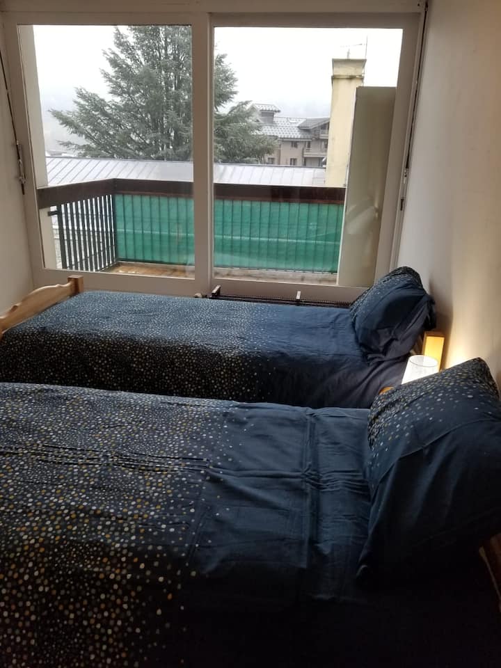 2nd room with balcony