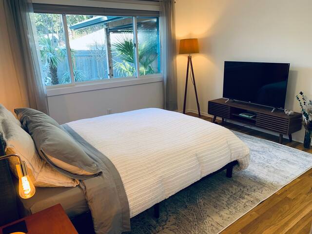 Alberta Arts Modern Vintage Gem! gallery image 3