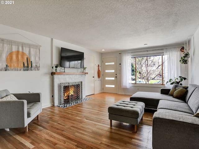 Alberta Arts Modern Vintage Gem!