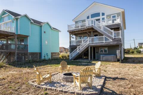 Hot Tub- Fire Pit-Large Spacious Living Space